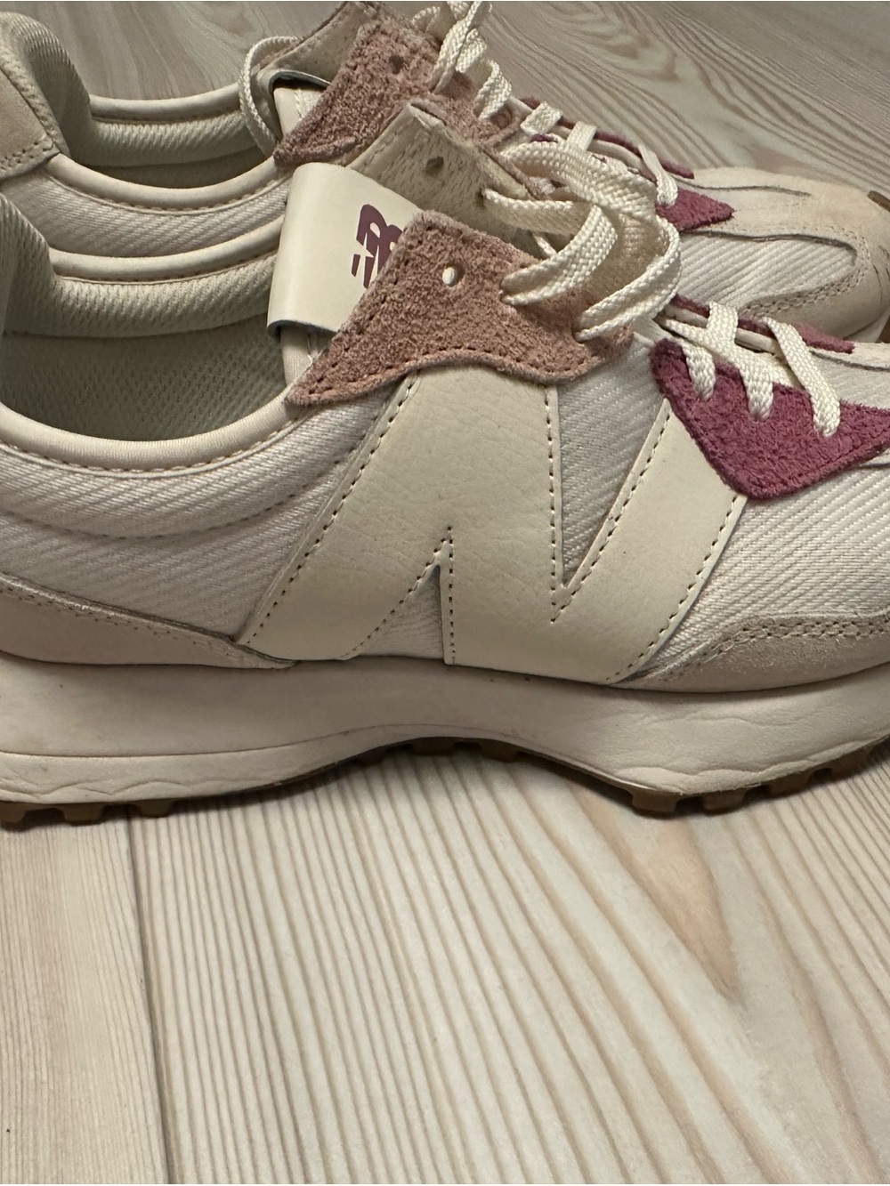 New Balance 327 Women’s Cream and Mauve Lace-Up Sneakers - Picture 4 of 4